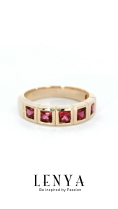 LENYA แหวนพลอยสีแดง จาก Swarovski เสริมรสนิยม ขนาด 3 มิล ตัวเรือนเงินแท้925 ชุบพิงค์โกลด์