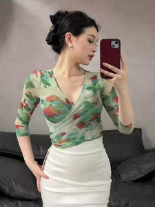 Elegant Floral Print V-Neck T-Shirt Womens Summer Design Sensation Unique Flavor Versatile Long Sleeve Casual Fashionable Top