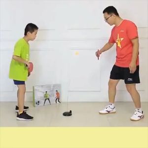 Đồ chơi đánh bóng bàn vợt gỗ giúp phát triển khả năng phản xạ cho bé