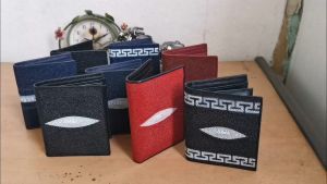 กระเป๋าสตางค์ หนังปลากระเบน เป็นปลาหนาม