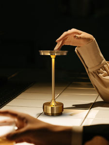 Retro Bar Desk Lamp Outdoor Camping Atmosphere Lamp Night Light Long Battery Life Clear Bar Table Lamp Vintage Style Decorative LED Lamp