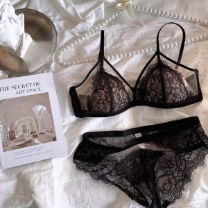 เซ็กซี่ ฝรั่งเศส ลูกไม้ Bralette ไร้สายบางผู้หญิง ชุดชั้นในไนลอนถ้วยสามเหลี่ยมไหล่ถอดได้ สายคล้อง V ประเภทหัวเข็มขัดด้านหลังคู่