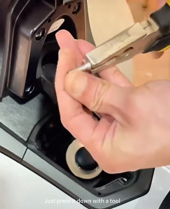 ฝาถังน้ำมัน หมุดยึด PCX160หมุดดีดตัวเสริมฝาถังน้ำมันเชื้อเพลิงสแตนเลส จักรยานยนต์ สแตนเลส จะไม่เกิดสนิม กันน้ำ 2pcs