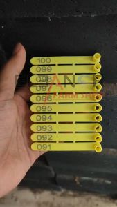 Eartag Strip dan Tang Aplikator Telinga Kambing Domba Sapi