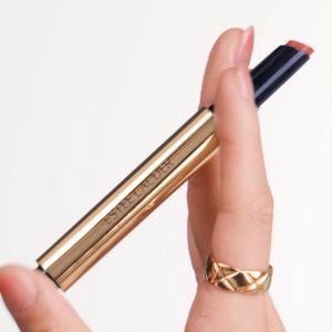 Estee Lauder Pure Color Melt-On Glosstick | Lipbalm & Treatment Plumping Hydrating Pillowy Comfort Mirror Shine Finish | Sheer to Medium Coverage