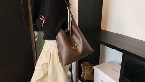 WomenS Shoulder Bag Large Capacity Tote Bag WomenS Spring And Summer Retro Soft Leather Commuting Crossbody Bag