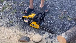 YAMA เลื่อยยนต์ เครื่องยนต์ 2 จังหวะ (สีเหลือง)  รุ่น 5800 ( 3 ท่อ) บาร์ 11.5 นิ้ว  มาตรฐานงานญี่ปุ่น พร้อมอุปกรณ์ และใบอนุญาต (แถม !!  โซ่ 1 บาร์ 1)