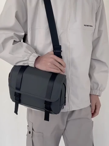 Famenr【พร้อมส่ง】กระเป๋าสะพายข้างผู้ชาย กระเป๋าสะพายไหล่ ความจุขนาดใหญ่ สีดำ สำหรับผู้ชายและผู้หญิง