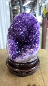 อเมทิสต์หินสีม่วง 1.55-1.8Kg หินแท้ ก่อนส่งแม่ค้าถ่ายรูปให้ดูก่อนค่ะ