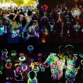 Glowstick stik fosfor stick nyala dalam gelap lampu konser graduation promnight party disco time takbiran idul fitri adha lebaran puasa natal tahun baru. 