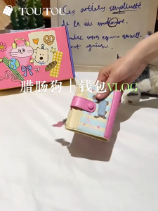 QFDI น่ารักกระเป๋าสตางค์ดัชชุนสไตล์สำหรับผู้หญิง ออกแบบมาเพื่อบัตรหลายใบและมีพื้นที่สำหรับใส่เหรียญ PU