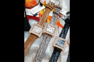 นาฬิกาข้อมือผู้หญิง Bolun แบรนด์แท้ รุ่น เหลี่ยมเล็ก แต่งขอบเพชร หรูหรา ( แถมฟรี !! กล่องกระดาษ )