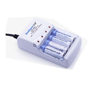 MAX COD - DOUBLEPOW Charger Baterai 4 slot for AA/AAA with 4 PCS AA Battery 1200mAh Light Indicator - DP-B02 / AA AAA Battery Charger / Charger Dengan Baterai AA 4PCS - White