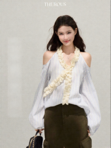 THROUS | Áo Blouse Dài Tay Quai Cổ Trụ Khiến Gương Mặt Đẹp