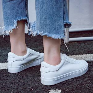 รองเท้าผ้าใบสีขาวสำหรับผู้หญิง ฤดูใบไม้ร่วง 2025 รองเท้าผ้าใบสีขาวสไตล์เกาหลี รองเท้าลำลอง รองเท้ากีฬาแบบอเนกประสงค์สำหรับนักเรียน รองเท้าส้นแบนแบบสวม