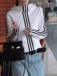 เสื้อยืดคอกลมแขนยาวลายทางสไตล์เกาหลีสำหรับผู้หญิง ทรงหลวม สไตล์ลำลอง ทรงเข้ารูป เสื้อตัวบนแฟชั่นฤดูใบไม้ผลิและฤดูใบไม้ร่วง