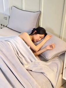 ผ้าห่มนาโน ผ้าห่ม ผ้าห่มเกรดพรีเมี่ยม สะดวกต่อการพกพา สัมผัสนุ่มละมุ่น กันหนาวได้ 6 สี ขนไม่หลุด กันไรฝุ่น พร้อมส่ง