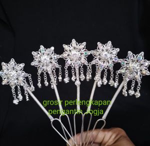 Mentul cantik rumbai permata