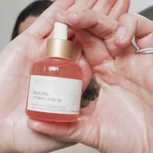 【Stock on hand】Biossance Squalane + Vitamin C Rose Oil 30ml。Lightening spots whitening antioxidation tightening pores   Improve dullness reduce pigmentation tighten hydrate brighten. Purely natural non-irritating.