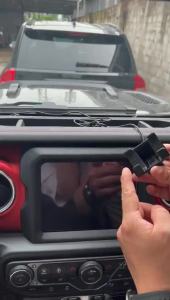 Giá Đỡ Điện Thoại Ô Tô Không Dây Jeep Wrangler JL 2018-2024 Với Khả Năng Xoay 360 Độ ° Giá Đỡ Cố Định Xoay Đặc Biệt Phụ Kiện Nội Thất Màu Đen