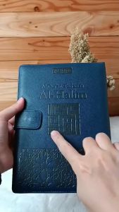 Halim Quran - AL-QUR’AN TERJEMAH AL-HALIM DENGAN COVER UNIK SEPERTI AGENDA