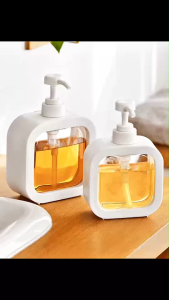 ของ LADY LIN ขวดสเปรย์แบบกด ใส่พวกโลชั่น แชมพู เจลอาบน้ำ เคสสีขาว สามารถถอดออกได้ ราคา 2,395 บาท