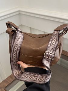 Elegant Retro Womens Shoulder Bag 2024 New Fashion Dumpling Bag Wide Strap Crossbody Soft PU Leather Zipper Closure Pure Color