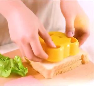 Cetakan Roti Sandwich Bentuk Kartun Beruang Kelinci Mobil Untuk Anak-Anak Bento Rice Mold