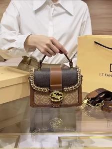 Vintage Inspired Shoulder Bag For Women Luxury Leather Crossbody Bag Classic Designer Handbag With Tassels