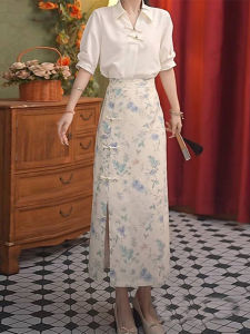 Shalldoer | ชุดสองชิ้นแฟชั่นสำหรับผู้หญิงในช่วงฤดูร้อนปี 2025 สไตล์เกาหลี กระโปรงลายดอกไม้ เสื้อเชิ้ตสีพื้น ชุดทำงานลำลอง