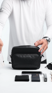 Túi Hộp Da Đeo Chéo PERRY Nam Nữ Monogram Đựng Điện Thoại Máy Tính Bảng Đi Chơi | UNDERTHINKER