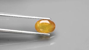 1.05 ct พลอยแท้ พลอยบุษราคัม เผาเก่า สีเหลือง ทรงไข่ บางกะจะ