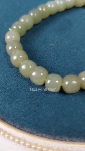 Vòng tay Ngọc Hòa Điền xanh ngả mạ non kiểu hạt vuông bo tròn size 8 li phong thủy may mắn không kén mệnh | Hoa Minh Gem