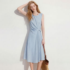 Gentle and Simple Sleeveless Waist-cinching Midi Dress