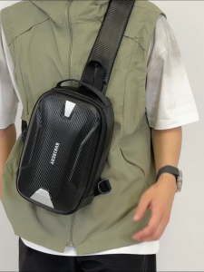 กระเป๋าสะพายข้างผู้ชายหนัง PU คลาสสิกกระเป๋าสะพายไหล่ป้องกันการโจรกรรมกระเป๋าคาดหน้าอกมัลติฟังก์ชั่น