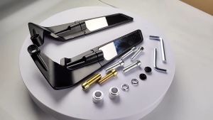 กระจกวิงแต่ง มอเตอร์ไซค์ กระจกมองหลัง กระจกวิงเลท กระจกมองข้าง ระจกมองหลัง รถจักรยานยนต์มอเตอร์ไซค์แต่ง 1คู่ แบบหมุนได้ สามารถปรับได้ เเถมน๊อต5ตัว อุปกรณ์ติดตั้งครบ ไม่ต้องซื้ออะไหล่เพิ่ม ทนทาน ไม่ซีดจาง และไม่เป็นสนิมง่าย สำหรับ รถมอเตอร์ไซค์ทุกรุ่น