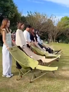 เก้าอี้แคมป์ปิ้ง พร้อมที่พักเท้า เก้าอี้พับปรับได้ เก้าอี้พกพ รับน้ำหนัก 150KG แข็งแรงทนทาน ฟรีถุงเก็บ