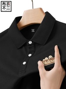 เสื้อยืดคอโปโลแขนสั้นสีดำ American Style ทรงห้าส่วน ทรงหลวม ทรงหลวม สำหรับผู้ชาย ฤดูร้อน 2025 เสื้อยืดคอโปโลพิมพ์ลาย