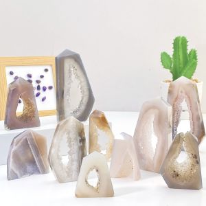 Random 1PC High Quality Geode Agate Door Decoration Natural Crystal Raw Stone Birthday gift Scene decoration.