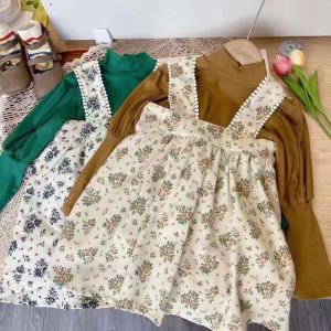 Váy bé gái dài tay yếm hoa nhung tăm và áo thun cổ 3p 2 mầu Nâu/Xanh áo rời váy yếm XHN1080