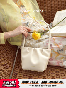 Abbott Vintage Cloud Bag Small Crowd Design Dumpling Underarm Pleated Cowhide Womens Bag Soft Vintage Style Casual Scene