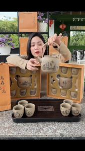Bộ ấm chén uống trà gốm sứ cao cấp thiết kế cổ điển theo phong cách Nhật Bản tặng kèm hộp quà sang trọng