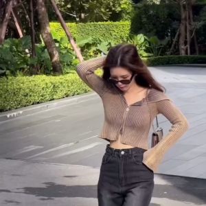 WHATSoEVER - Off Shoulder Top สีน้ำตาล เสื้อไหมพรม แขนยาว เปิดไหล่ ซิป 2 ด้าน