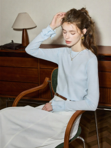 KUHNMARVIN | Áo Thun Nữ Elegent và Đơn Giản
