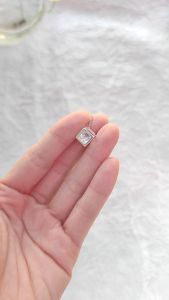 Dây chuyền khối vuông lập phương rubik lồng hạt đá phụ kiện trang sức style hot trend hàn quốc