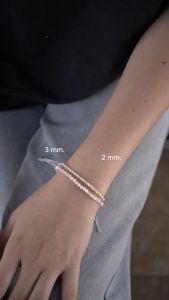 Minimalist bracelet - Pearl ไข่มุก สีน้ำผึ้ง ขนาด 2 3 มม. สร้อยข้อมือ เชือกถัก by siamonlineshop