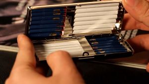 Hộp đựng thuoc lá điếu Cao Cấp của hãng TEAM_PISTOLL (Văn Hoa Sáng) (Small Size) + Hộp đựng Sang Trong