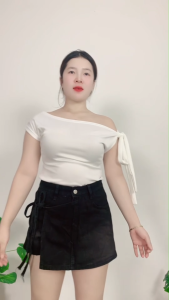 ชุดเซ็ทใหม่ เสื้อแขนสั้นเปิดไหล่ ผูกโบว์ กระโปรงสั้น