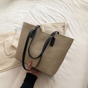 Fashionable Large Capacity Tote Bag Womens Commuter Shoulder Bag Retro Style Casual Handbag Soft PU Leather Zipper Closure