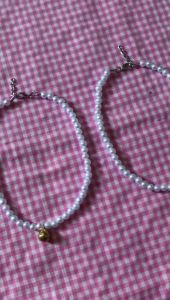 KALUNG LIONTIN KUCING DENGAN MANIK-MANIK 6MM WHITE PEARL DILENGKAPI LONCENG